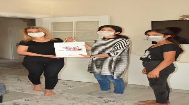 Mersin'de işitme engelli öğrenciye tablet hediye edildi
