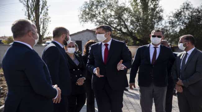 Milli Eğitim Bakanı Selçuk, okuduğu ilkokuldan köy öğretmenlerine yönelik projenin detaylarını paylaştı: