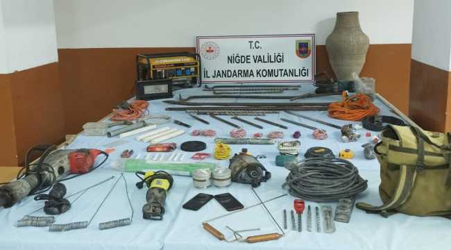 Niğde'de kaçak kazı yapan 2 kişi suç üstü yakalandı