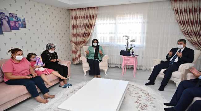 Osmaniye Valisi Yılmaz’dan şehit ailelerine ziyaret
