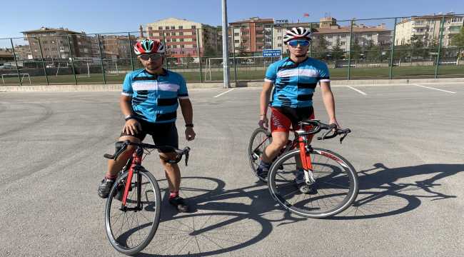 Spor kulübüne kayıt için Kayseri'den Niğde'ye pedal çevirdiler