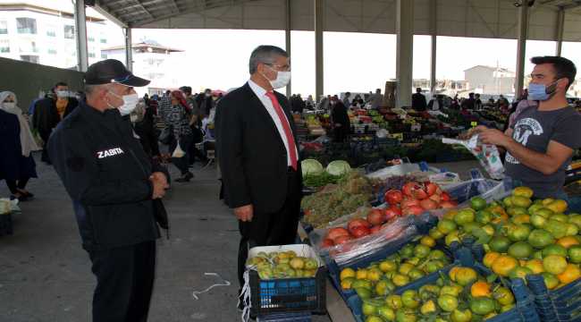 Suşehri Belediye Başkanı Yüksel, halk pazarını inceledi