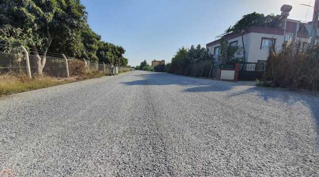 Tarsus'ta bedensel engelli genç için evinin önü asfaltlandı
