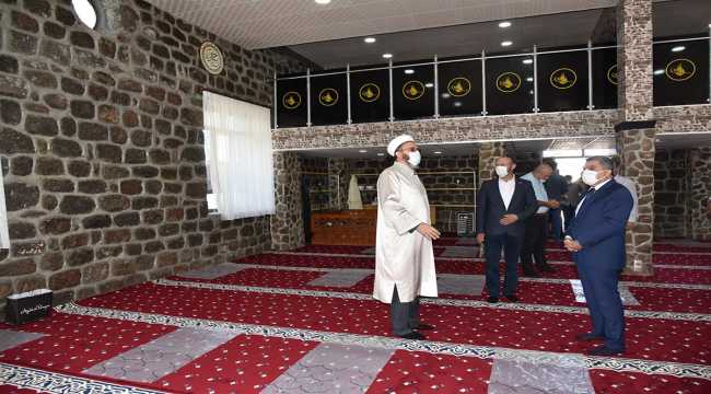 Yangında kullanılamaz hale gelen Madenşehri köyü camisi tekrar hizmete açıldı