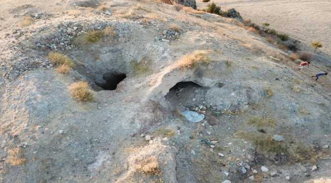 Kaçak kazı yapan 5 kişi drone ile suçüstü yakalandı