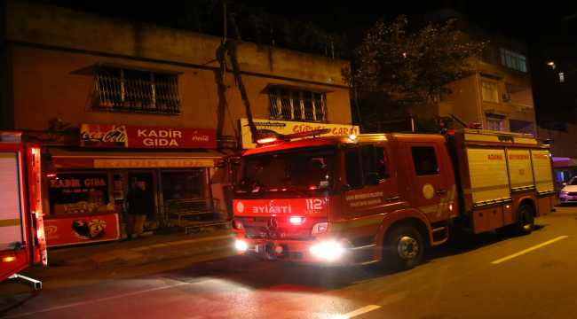 Adana'da iki katlı evde çıkan yangın hasara neden oldu 