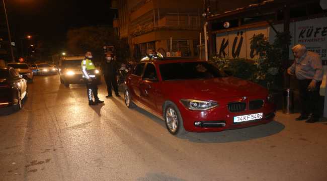 Polise çarptı, aracını terk edip kaçtı