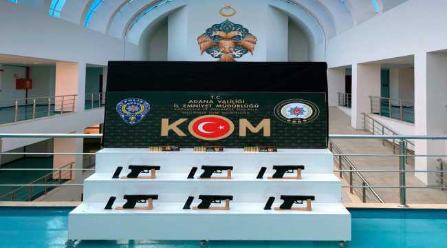 Adana'da yasa dışı silah ticareti operasyonunda yakalanan 2 zanlı tutuklandı