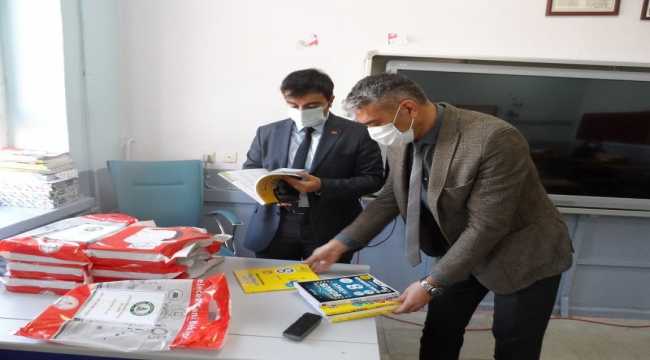 Ahırlı Kaymakamlığından öğrencilere kaynak kitap desteği