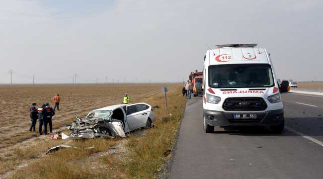 Aksaray'da otomobil tıra çarptı: 1 ölü, 1 yaralı