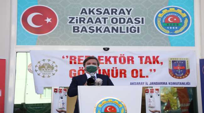 Aksaray'da traktör sürücülerine reflektör dağıtıldı