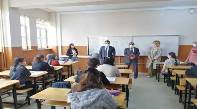 Altınyayla Kaymakamı Akköz öğrencilerle buluştu