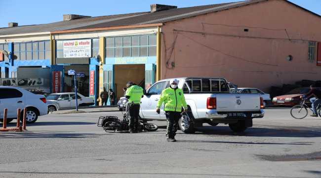 Ankara'da pikabın çarptığı motosiklet sürücüsü yaralandı