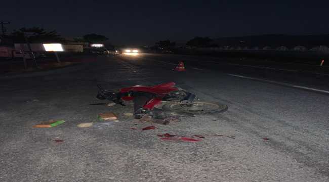 Antalya'da otomobil motosiklete çarptı: 2 yaralı