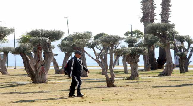 Antalya, Muğla, Isparta ve Burdur'da 65 yaş ve üstü vatandaşlar sokağa çıktı