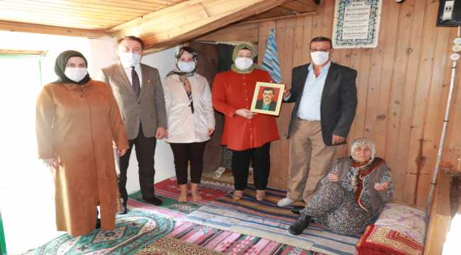 Antalya Valisi Yazıcı'nın eşi Hanife Yazıcı, şehit aileleriyle buluştu