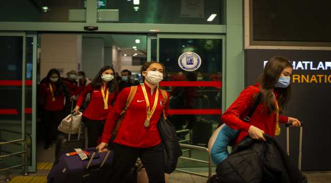 Avrupa şampiyonu Kadın Ritmik Cimnastik Grup Milli Takımı yurda döndü