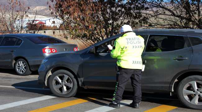 Beypazarı'nda sokağa çıkma kısıtlamasını ihlal eden 20 kişiye para cezası