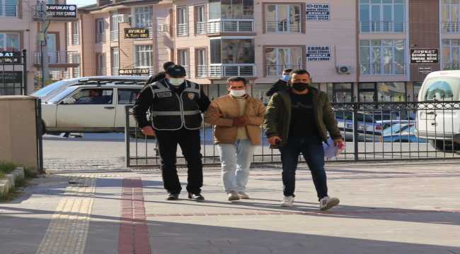 Burdur'da camiden hırsızlık güvenlik kamerasında