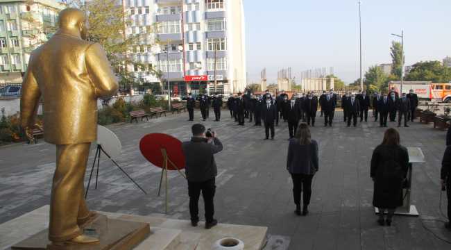 Büyük Önder Atatürk'ü anıyoruz