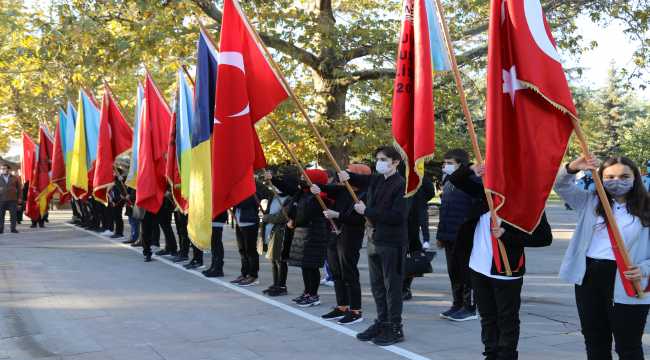 Büyük Önder Atatürk'ü anıyoruz