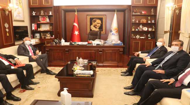 Kılıçdaroğlu Adana'da esnafla buluştu