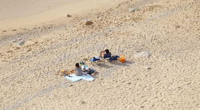 Dünyaca ünlü Kaputaş Plajı'nda deniz, kum ve güneş keyfi