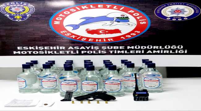 Eskişehir'de durdurulan otomobilde silah ve uyuşturucu ele geçirildi