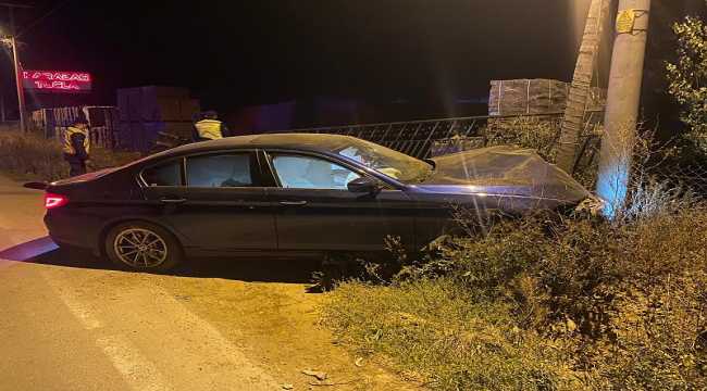 Eskişehir'de elektrik direğine çarpan otomobilden uyuşturucu ve silah çıktı