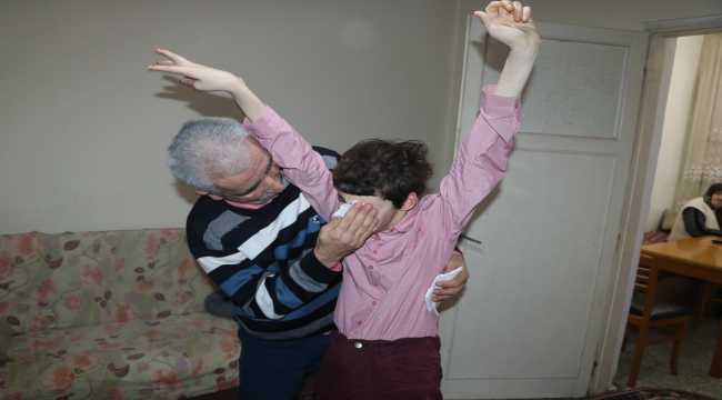 Hatay'da annenin engelli kızına 