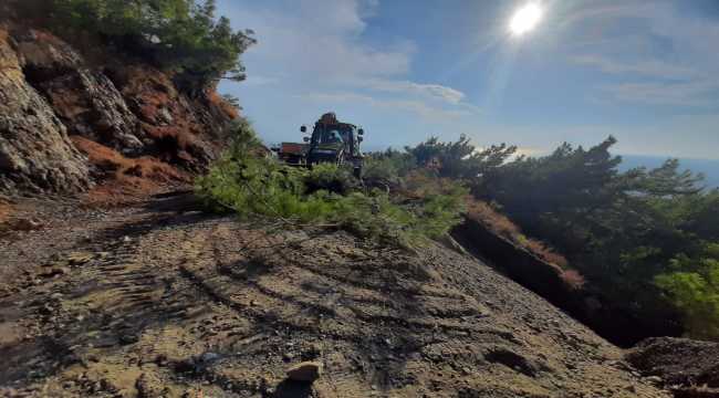 Hatay'da heyelan nedeniyle kapanan yol yeniden ulaşıma açıldı