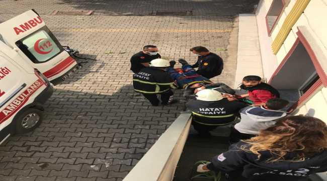Hatay'da inşaat damından düşen işçi yaralandı
