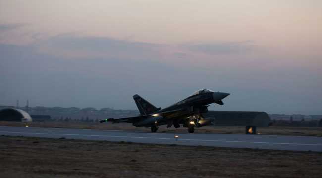 İngiltere'nin iki Eurofighter Typhoon uçağı müşterek eğitim için geldi
