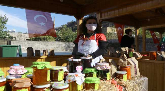 Kayseri'de kadın üretici pazarı açıldı