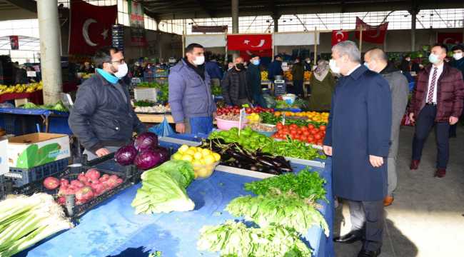 Pazar yerinde maske, mesafe ve temizlik denetimi yapıldı