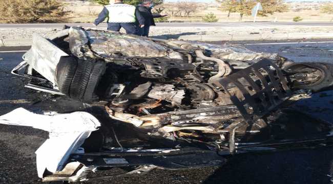 Konya'da devrilerek alev alan otomobilin sürücüsü yaralandı