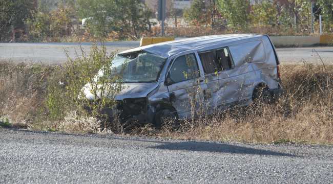 Konya'da otomobille minibüs çarpıştı: 1 ölü, 3 yaralı