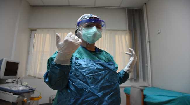 KOVİD-19 HASTALARI YAŞADIKLARINI ANLATIYOR - Kovid-19'u yenen hemşire, çocuklarının üzülmemesi için hastalığını gizlemiş