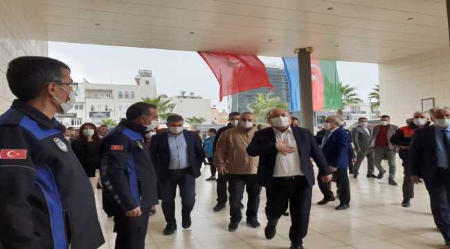 Kovid-19'u yenen Kadirli Belediye Başkanı Tarhan yeniden görevine başladı