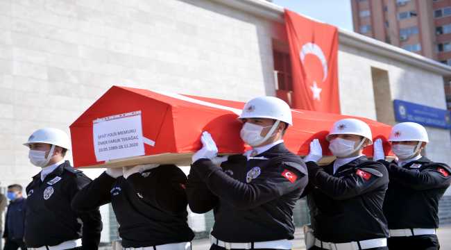 Mersin'de midibüsün devrilmesi sonucu şehit olan polis son yolculuğuna uğurlandı 