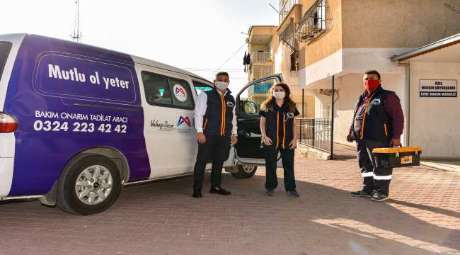 Mersin'de yaşlıların evlerindeki arızalar belediye ekiplerince yapılıyor