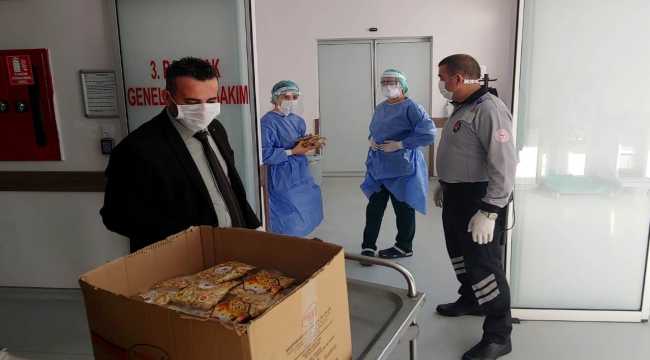 Nevşehir'de Kovid-19 servisi çalışanları ile karantinadaki vatandaşlara kabak çekirdeği dağıtıldı