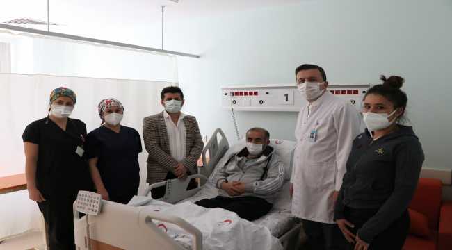 Niğde'de ameliyatsız yöntemle böbrekteki damar daralması tedavi edildi