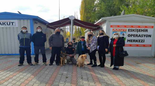 Öğretmenlerine hediye almak yerine AKUT'a bağış yaptılar