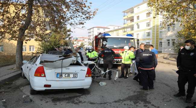 Otomobil park halindeki otobüse çarptı: 1 ağır yaralı