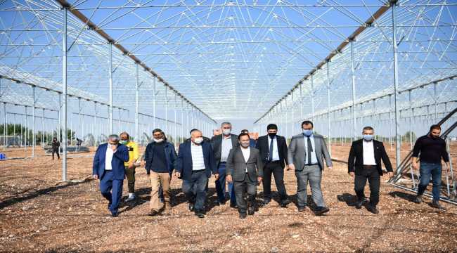 Sarıçam Belediye Başkanı Uludağ, çiftçileri ziyaret etti