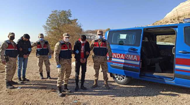 Sivas'ta demir profil hırsızlarına jandarmadan suçüstü