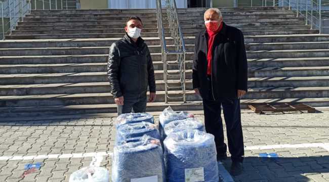 Sivas'ta hayırsever vatandaşlardan okula temizlik malzemesi desteği 