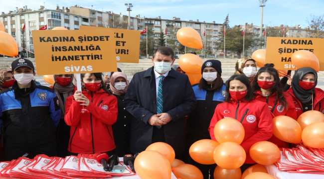 Sivas'ta KADES tanıtıldı, gökyüzüne turuncu balon bırakıldı 