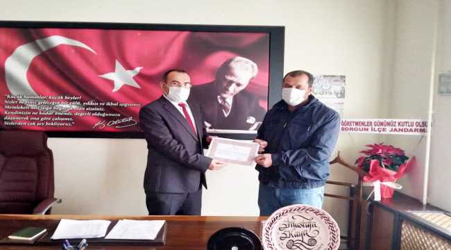 Sorgun'da emekli öğretmenlere Hizmet Şeref Belgesi
